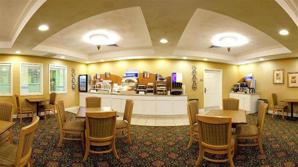 Holiday Inn Express & Suites Magnolia-Lake Columbia Exterior foto