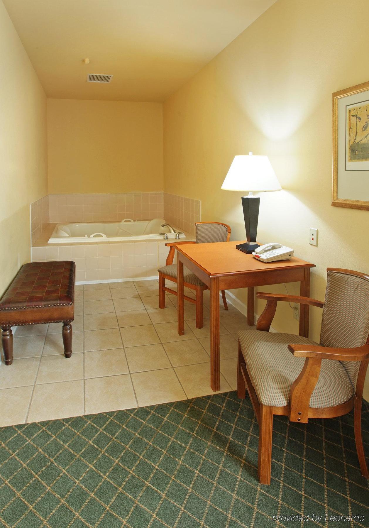 Holiday Inn Express & Suites Magnolia-Lake Columbia Habitación foto
