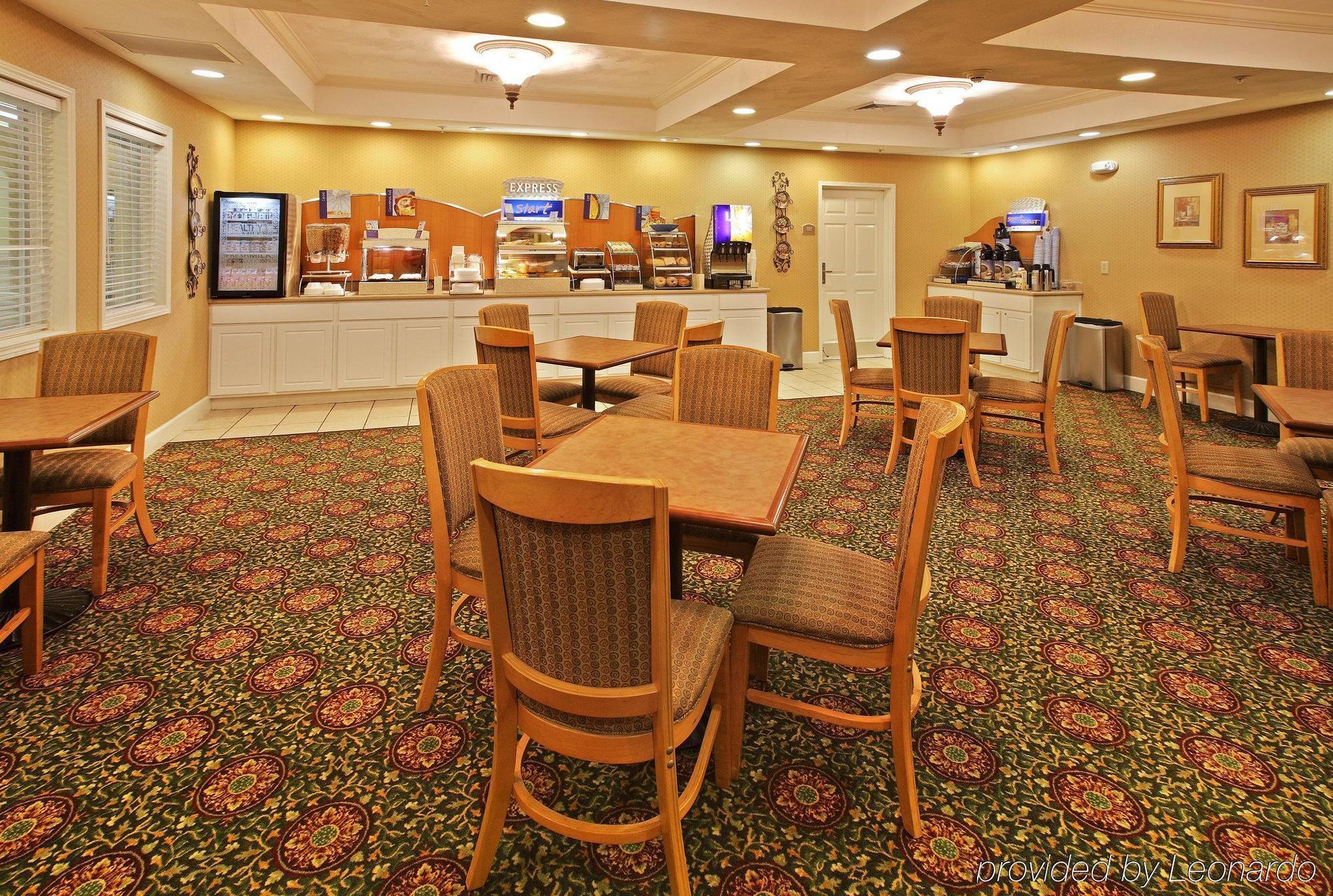 Holiday Inn Express & Suites Magnolia-Lake Columbia Restaurante foto